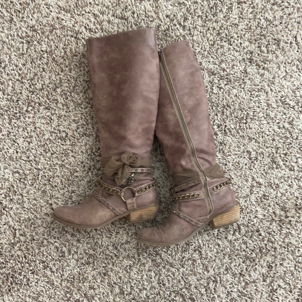 Tall Boots with tulle bow